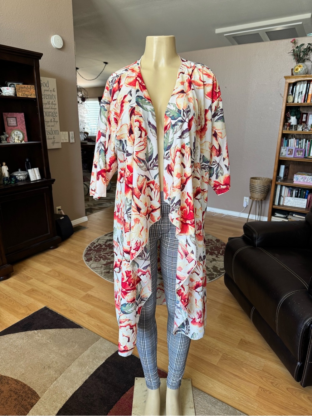 Lularoe floral open front silky kimono cardigan with short sleeves-size M